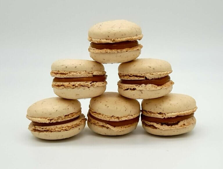 6 macarons caramel et fleur de sel- Bongato patisserie Mons en Pevele 59