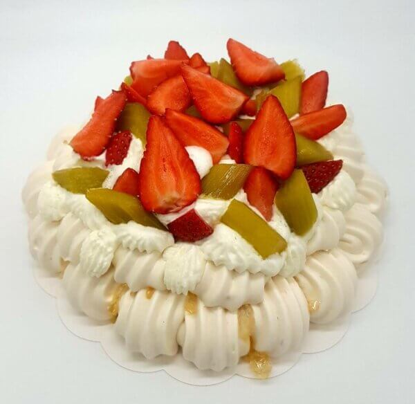 Pavlova aux Fraises et à la Rhubarbe