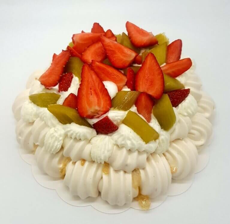 Pavlova aux Fraises et à la Rhubarbe