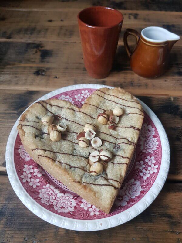 Le Cookie classique aux noisettes - coeur – Image 2